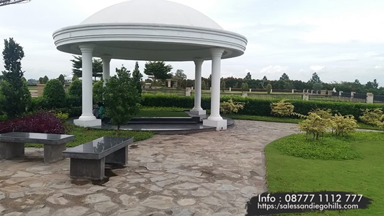 Tipe peak memberikan keleluasaan bagi keluarga untuk mendisain sendiri makamnya