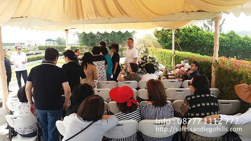 Suansan pemakaman keluarga di san diego hills memorial park